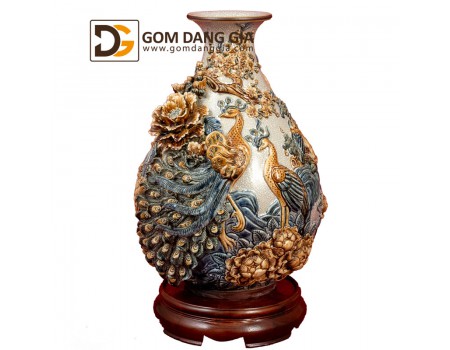 Tỳ bà men rạn cổ đắp nổi công mẫu đơn Tỳ bà men rạn cổ đắp nổi công mẫu đơn